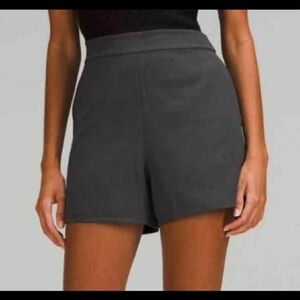 Lululemon Flat-Front Relaxed Short 4" - Sz 4